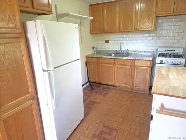 89 Winter Street 2, Lynbrook, NY 11563