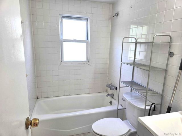89 Winter Street 2, Lynbrook, NY 11563