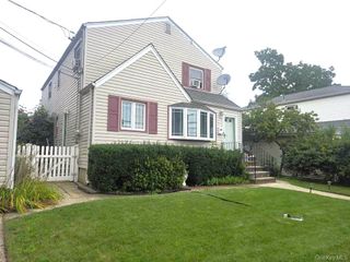 89 Winter Street 2, Lynbrook, NY 11563