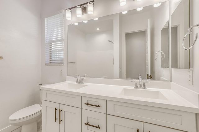 8723 W Vista Avenue, Glendale, AZ 85305