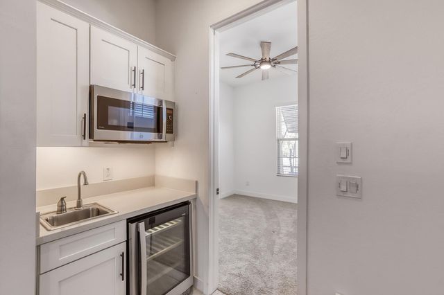 8723 W Vista Avenue, Glendale, AZ 85305