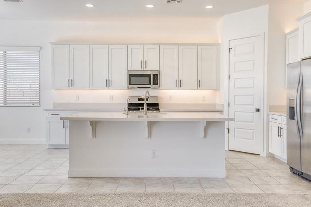 8723 W Vista Avenue, Glendale, AZ 85305