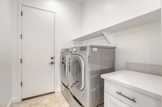 8723 W Vista Avenue, Glendale, AZ 85305