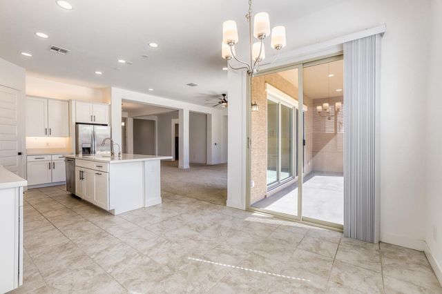 8723 W Vista Avenue, Glendale, AZ 85305