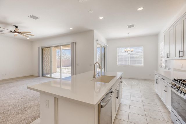 8723 W Vista Avenue, Glendale, AZ 85305