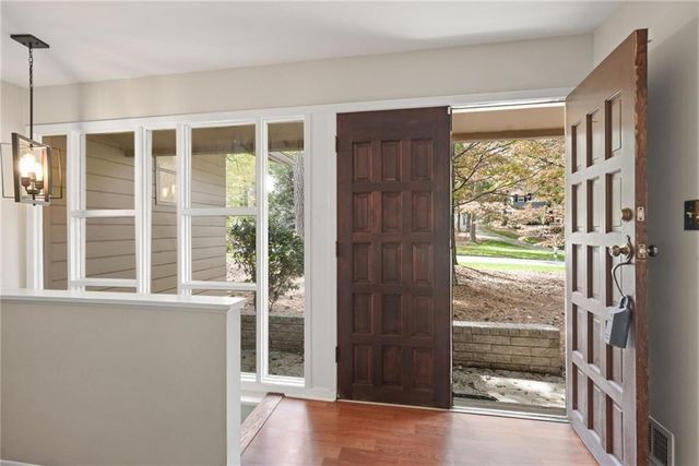 705 Edgewater Trail NW, Sandy Springs, GA 30328