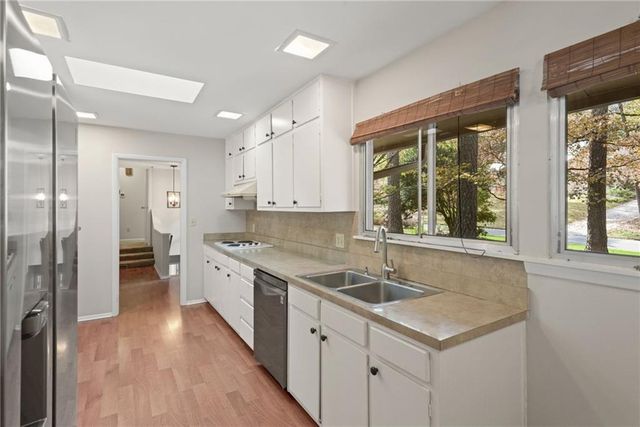 705 Edgewater Trail NW, Sandy Springs, GA 30328