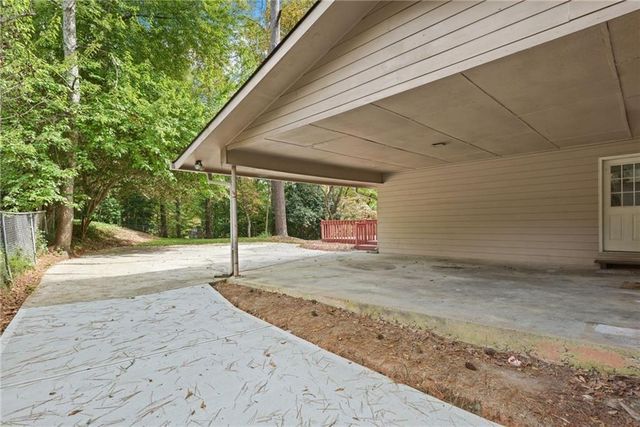 705 Edgewater Trail NW, Sandy Springs, GA 30328