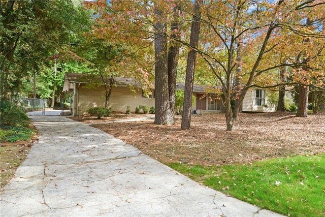 705 Edgewater Trail NW, Sandy Springs, GA 30328