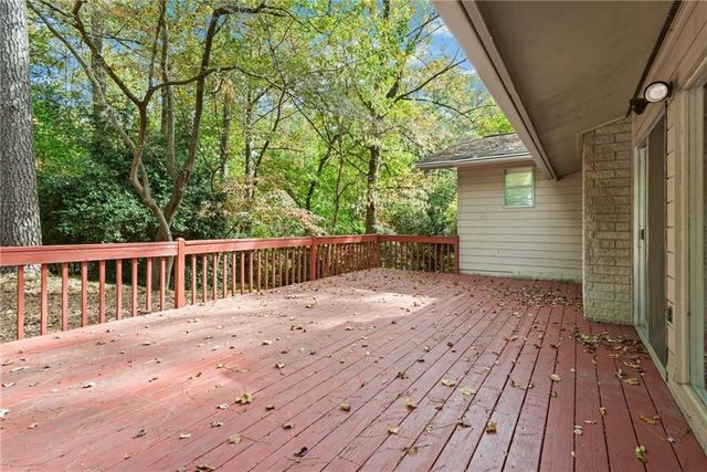 705 Edgewater Trail NW, Sandy Springs, GA 30328
