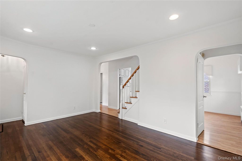 466 Croyden Road, Garden City South, NY 11530 — photo 2