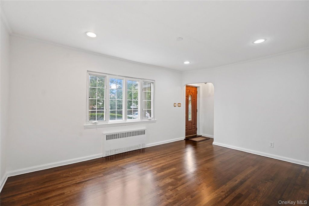 466 Croyden Road, Garden City South, NY 11530 — photo 3