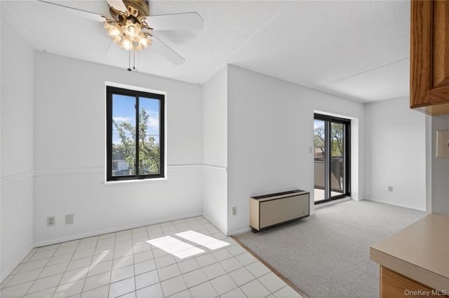175 Maple Avenue 3G, Westbury, NY 11590