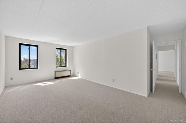 175 Maple Avenue 3G, Westbury, NY 11590