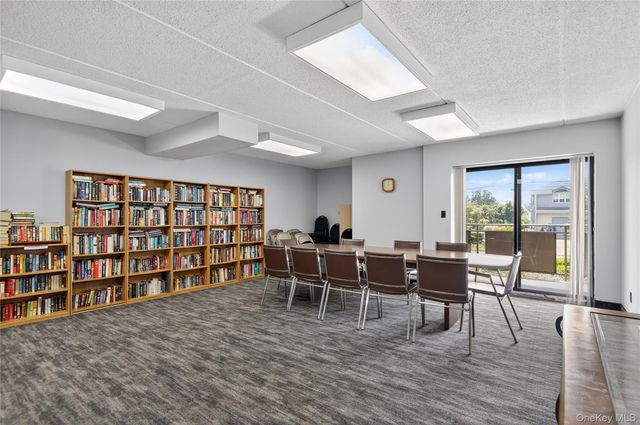 175 Maple Avenue 3G, Westbury, NY 11590