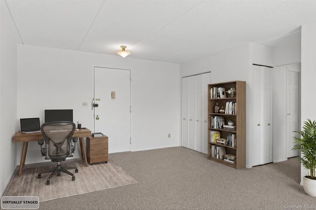 175 Maple Avenue 3G, Westbury, NY 11590