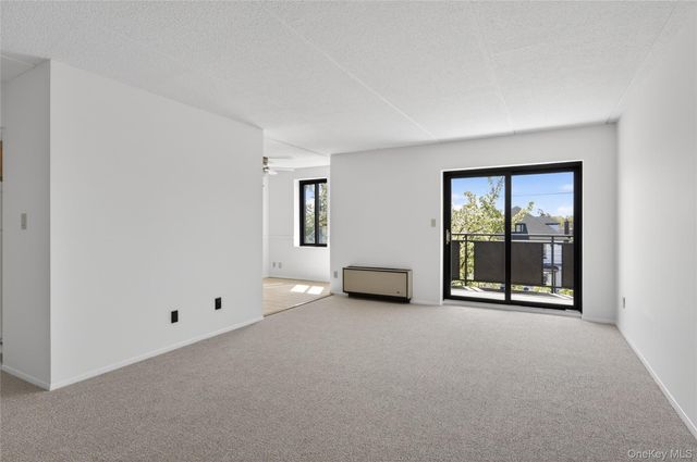 175 Maple Avenue 3G, Westbury, NY 11590