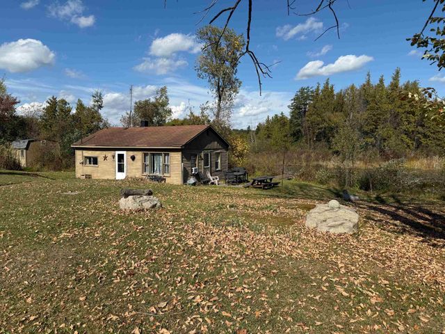 5641 Lakeside Drive, Gladwin, MI 48624