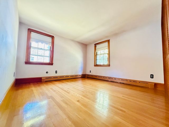 94 Nyes Ln, Acushnet, MA 02743