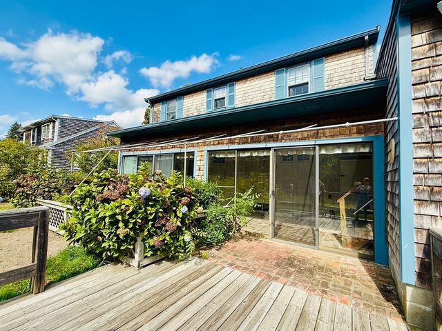 94 Nyes Ln, Acushnet, MA 02743