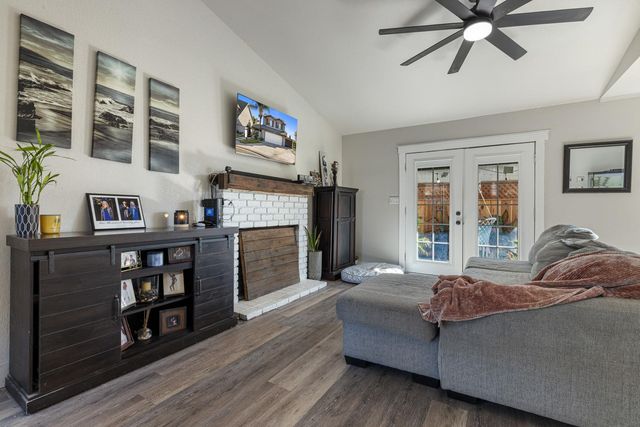 1936 Middelburg Ct, Modesto, CA 95356