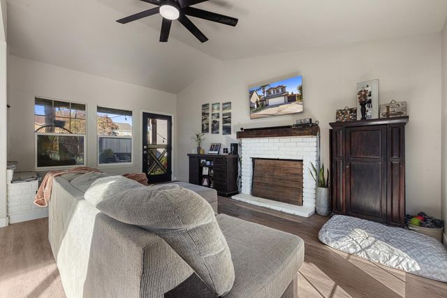 1936 Middelburg Ct, Modesto, CA 95356