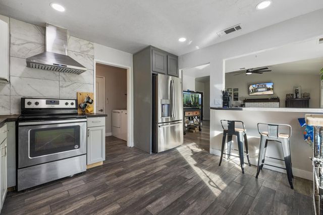 1936 Middelburg Ct, Modesto, CA 95356