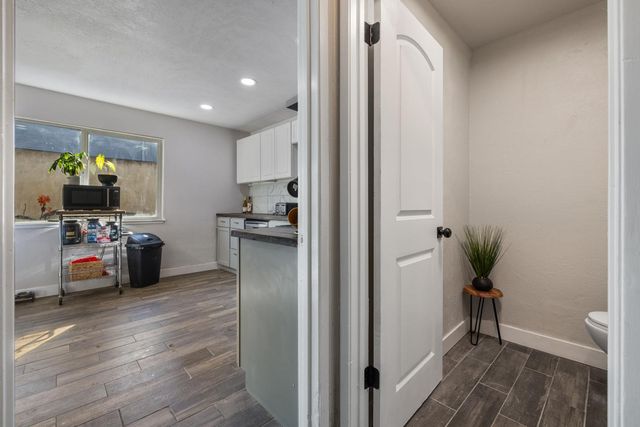 1936 Middelburg Ct, Modesto, CA 95356