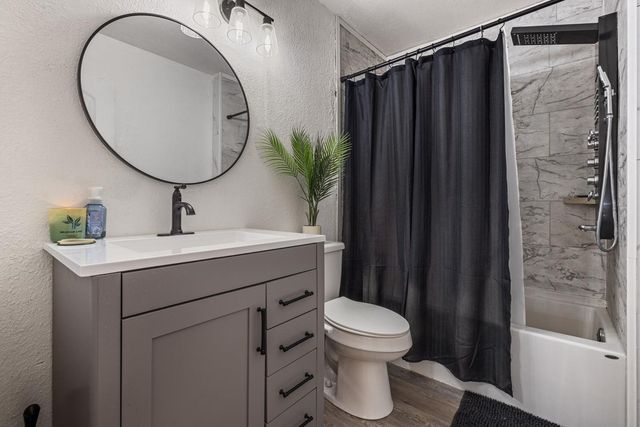 1936 Middelburg Ct, Modesto, CA 95356