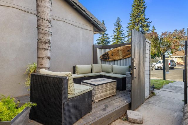 1936 Middelburg Ct, Modesto, CA 95356