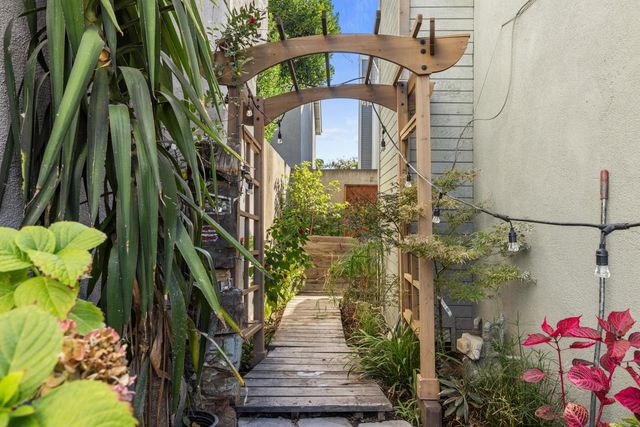 1936 Middelburg Ct, Modesto, CA 95356