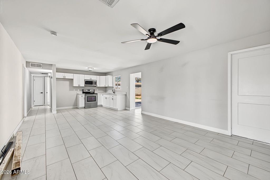 6714 W WINDSOR Avenue, Phoenix, AZ 85035 — photo 5