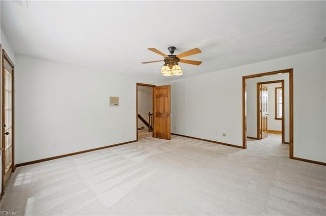 4 Sol Thorpe LN, Chesapeake, VA 23325