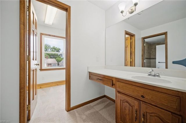 4 Sol Thorpe LN, Chesapeake, VA 23325