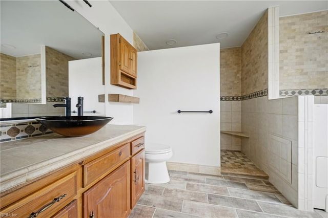4 Sol Thorpe LN, Chesapeake, VA 23325
