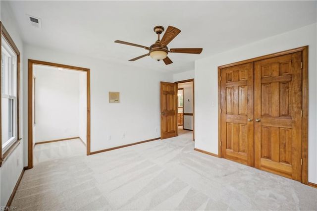 4 Sol Thorpe LN, Chesapeake, VA 23325