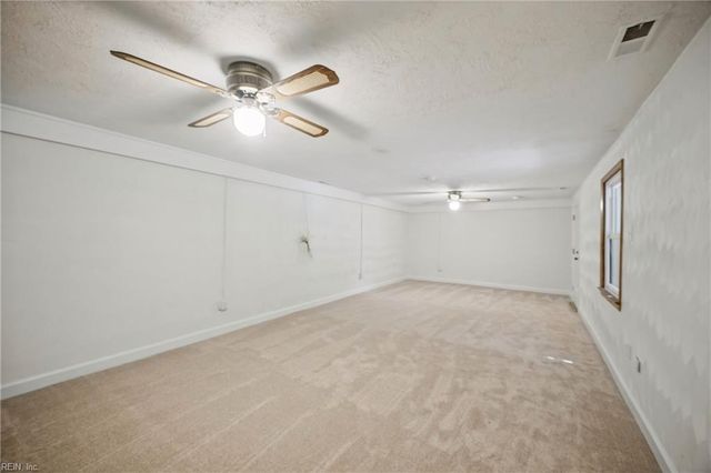 4 Sol Thorpe LN, Chesapeake, VA 23325