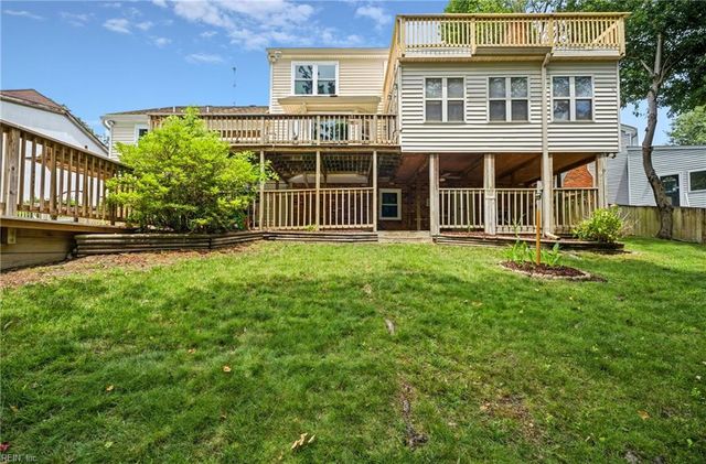 4 Sol Thorpe LN, Chesapeake, VA 23325