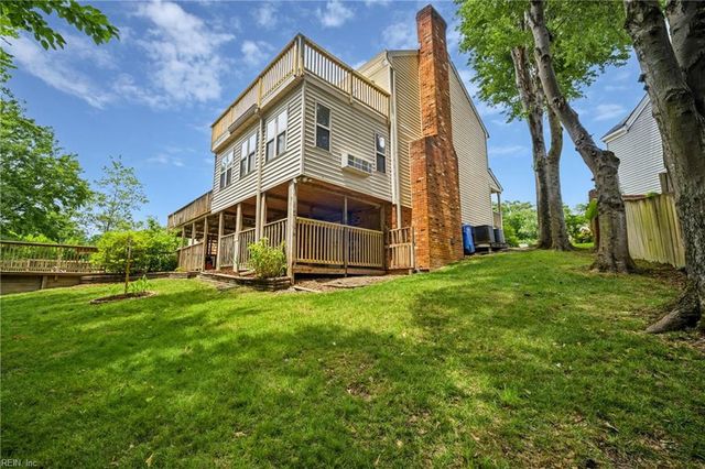 4 Sol Thorpe LN, Chesapeake, VA 23325