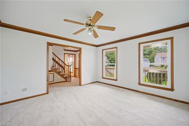 4 Sol Thorpe LN, Chesapeake, VA 23325