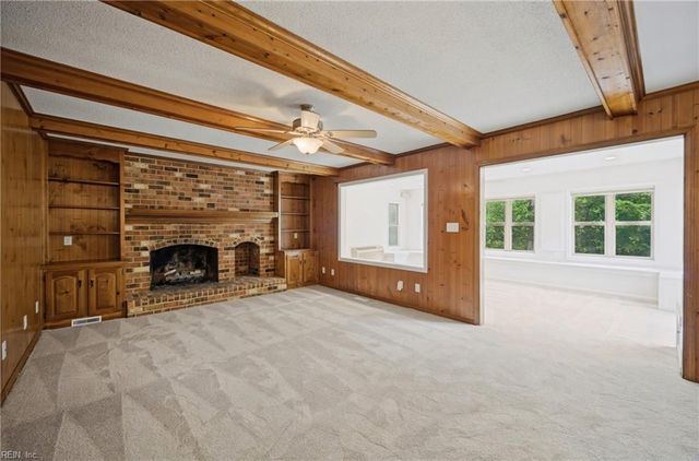 4 Sol Thorpe LN, Chesapeake, VA 23325
