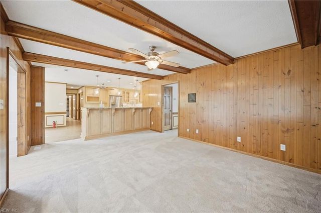 4 Sol Thorpe LN, Chesapeake, VA 23325