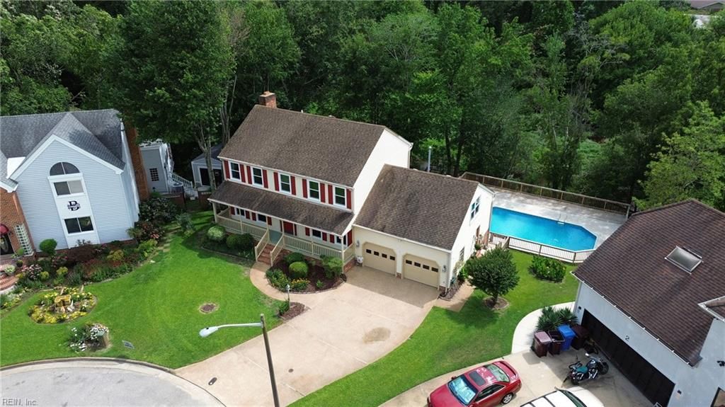 4 Sol Thorpe LN, Chesapeake, VA 23325