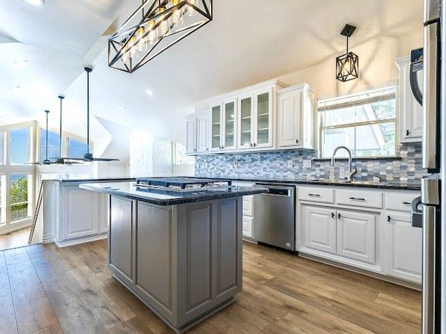 1003 Oak Hill Lane, Possum Kingdom Lake, TX 76449