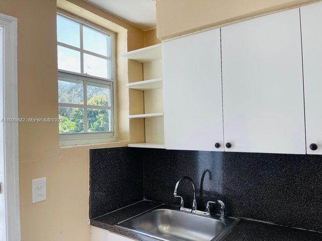 1400 NE 148th St, Miami, FL 33161