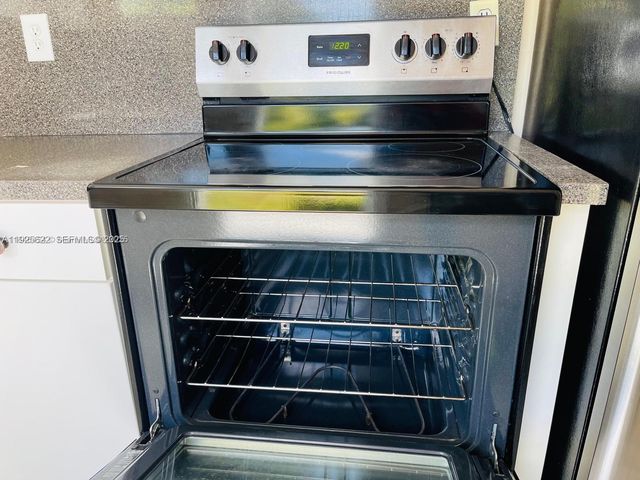 1400 NE 148th St, Miami, FL 33161