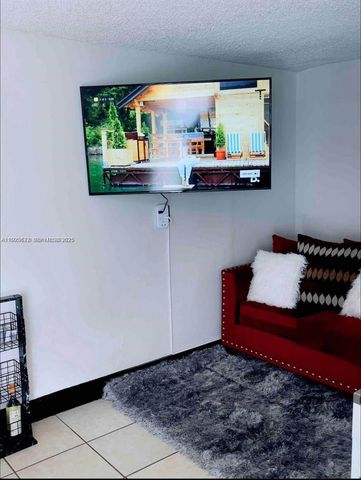 1400 NE 148th St, Miami, FL 33161