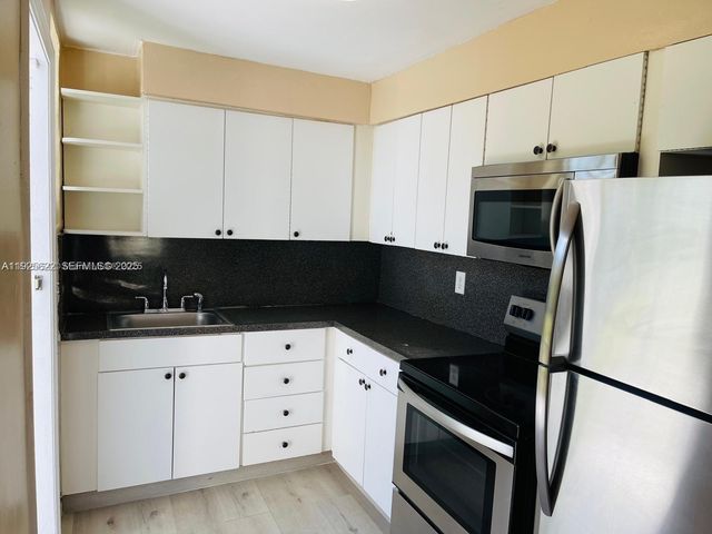 1400 NE 148th St, Miami, FL 33161