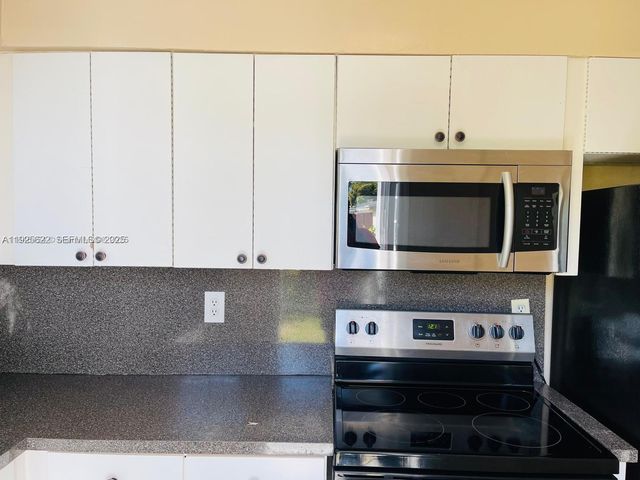 1400 NE 148th St, Miami, FL 33161