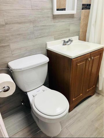 1400 NE 148th St, Miami, FL 33161